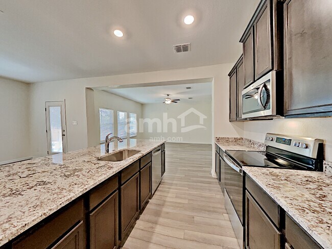 Foto del edificio - 7906 Cactus Plum Dr