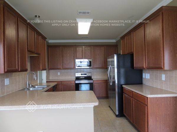 Building Photo - 425 Hummingbird Trail