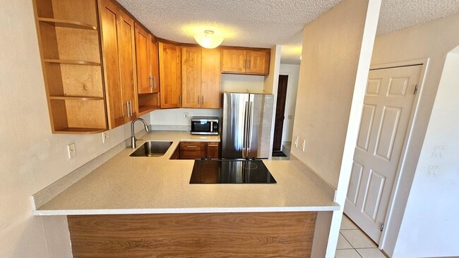 Building Photo - Koolau Vista! Kailua Town convenience. 2 bed, 1.5 bath, 1 covered parking!