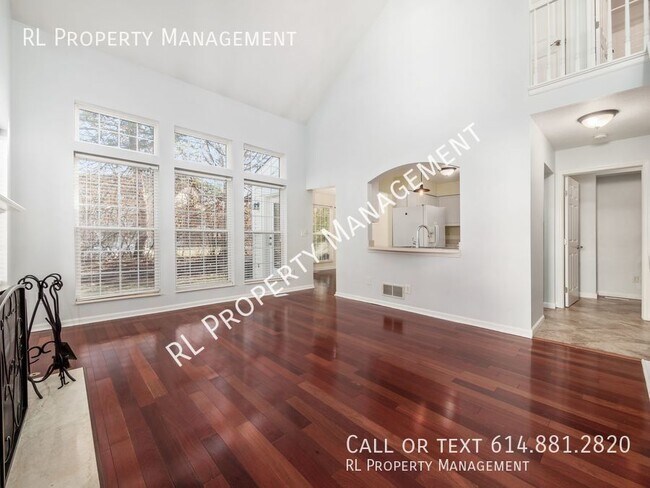 Building Photo - Lovely 3 bedroom 2.5 bathroom condo minute...