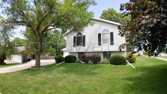Building Photo - 1504 Brookdale Ln NE
