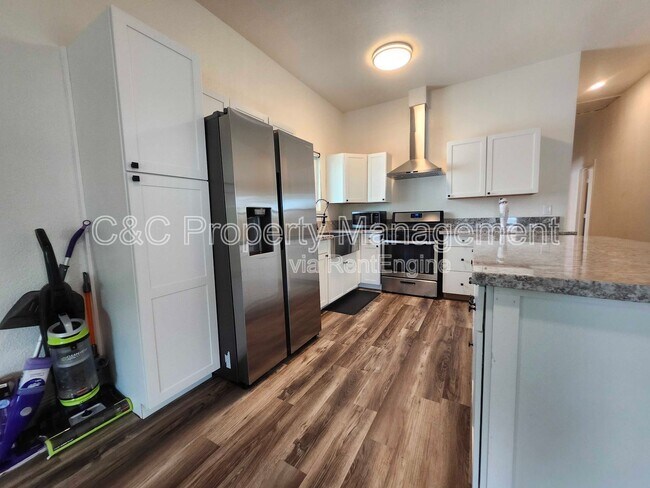 Foto del edificio - 170 N Gale Hill Ave