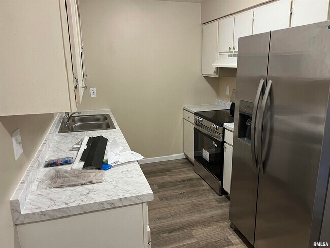 Building Photo - 1304 W Jeth Ct