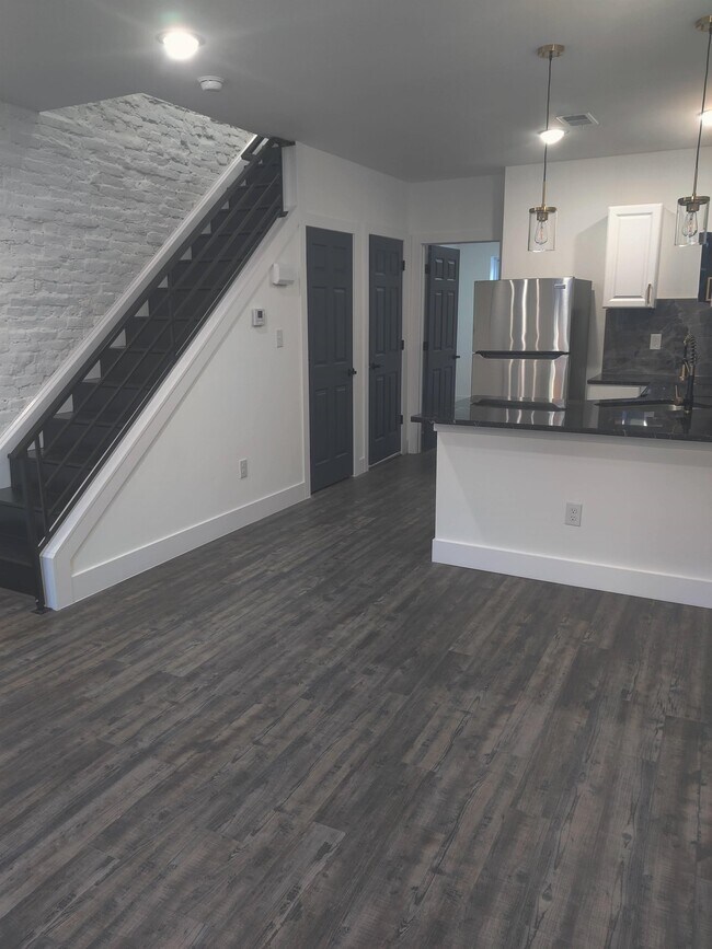 Building Photo - 3014 N Croskey St