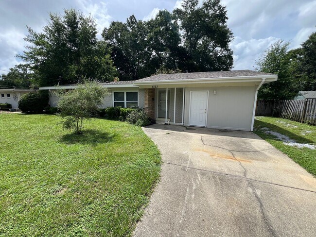 Building Photo - Beautiful 3 Bedroom, 2 Bath Pensacola Home...