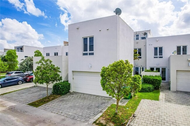 Foto del edificio - 6417 NW 105th Ct