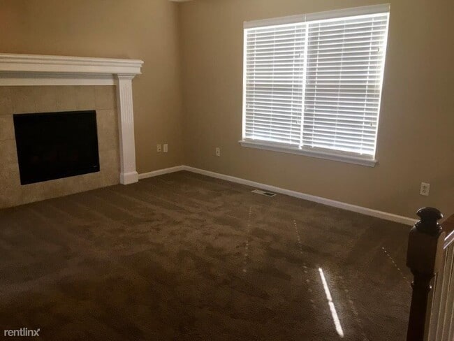 Building Photo - 3 br, 2.5 bath House - 709 Fall Creek Drive