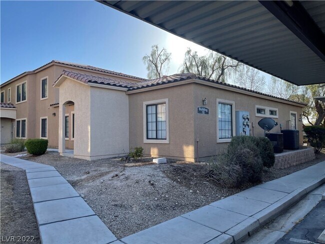 Foto del edificio - 2031 Hussium Hills St