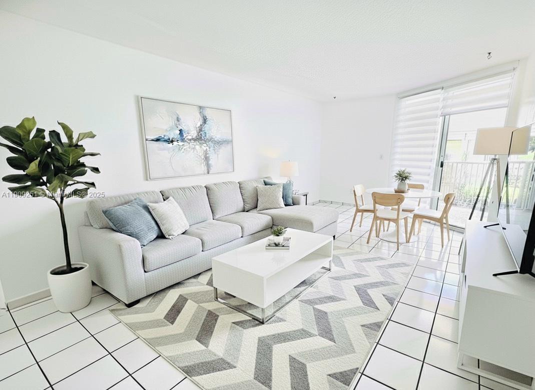 Foto principal - 1750 W 46th St