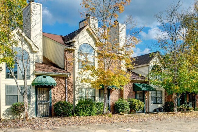 Building Photo - Chic & Spacious Townhome – 3 Beds, 3 Baths...