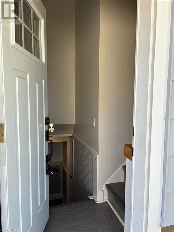 71 Albert St W, Thorold, ON L2V 2H1 House for Rent in Thorold, ON