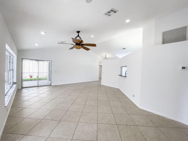 Foto del edificio - 252 Moccasin Trail W