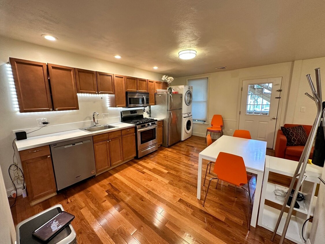 Renovated, Furnished, 4-bed - Renovated, Furnished, 4-bed