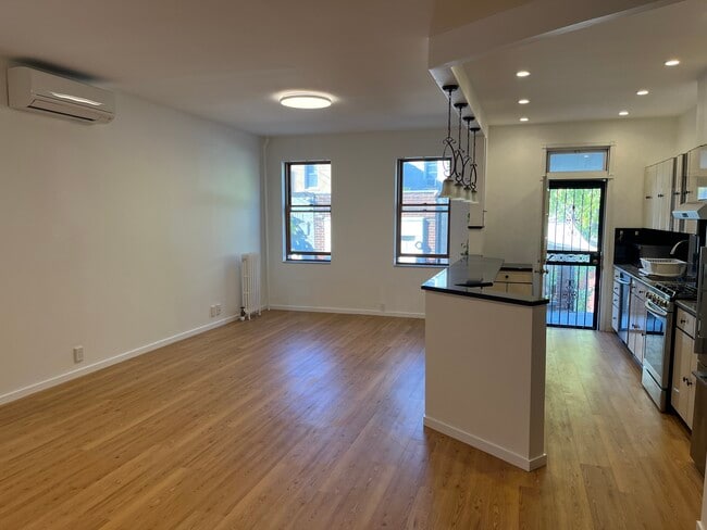 Building Photo - 6055 Woodbine St