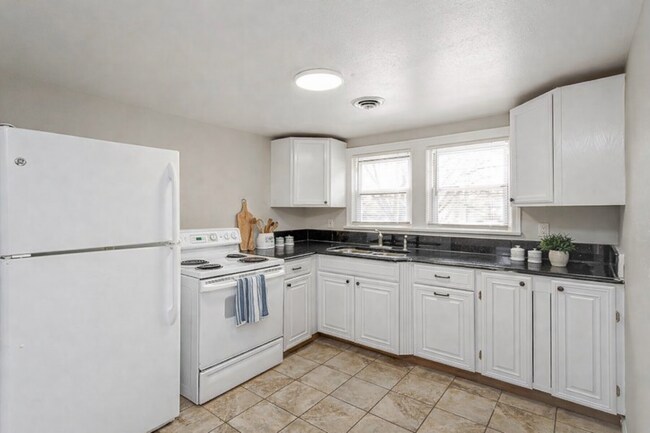 Foto del edificio - 3836 Upton Ave