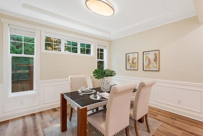 Foto del edificio - Updated 4 bedroom house on quite cul-de-sac