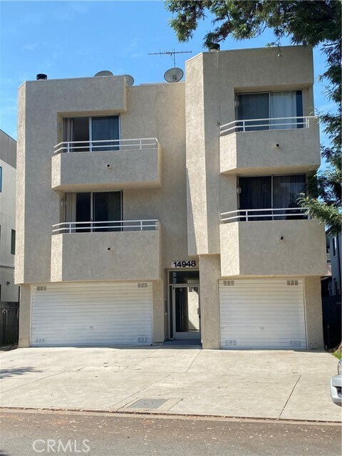 Foto principal - 14948 Moorpark St