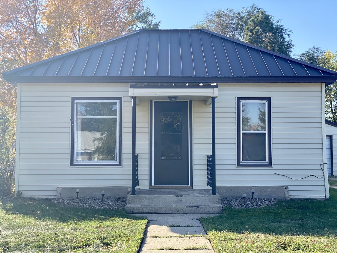 Primary Photo - 109 5th Ave
