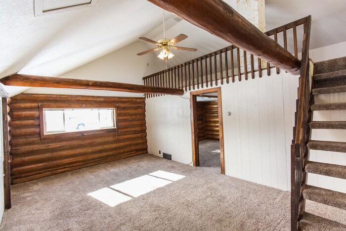 Primary Photo - Charming Cabin for Rent in Central Location!