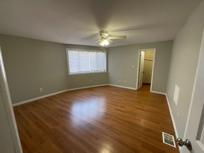 Building Photo - 276 Knoll Dr
