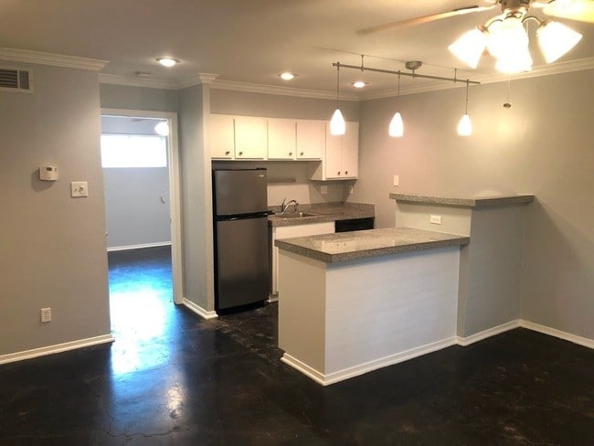 Building Photo - 1 br, 1 bath House - 2514 Thornton Rd. #12