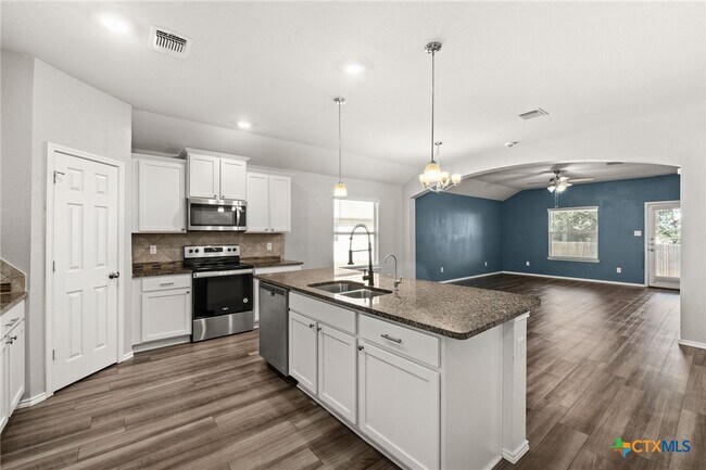 Foto del edificio - 1808 Fall Creek Ct