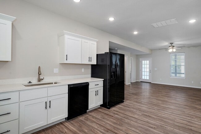 Building Photo - 316 S Hampton Ave