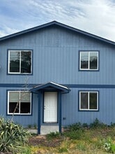 Building Photo - 1209 E 10th St