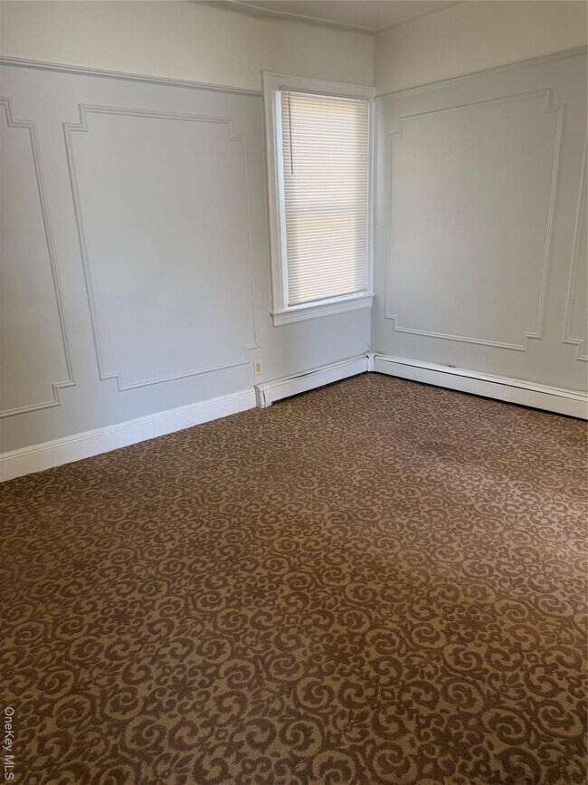 Foto del edificio - 322 Jericho Tpke