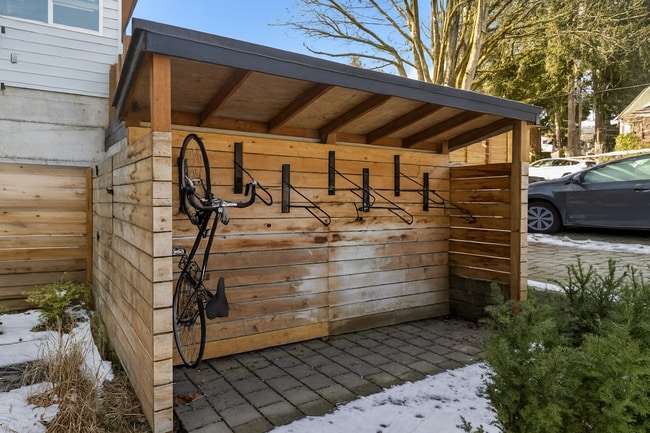 Foto del edificio - 10350 Wallingford Ave N