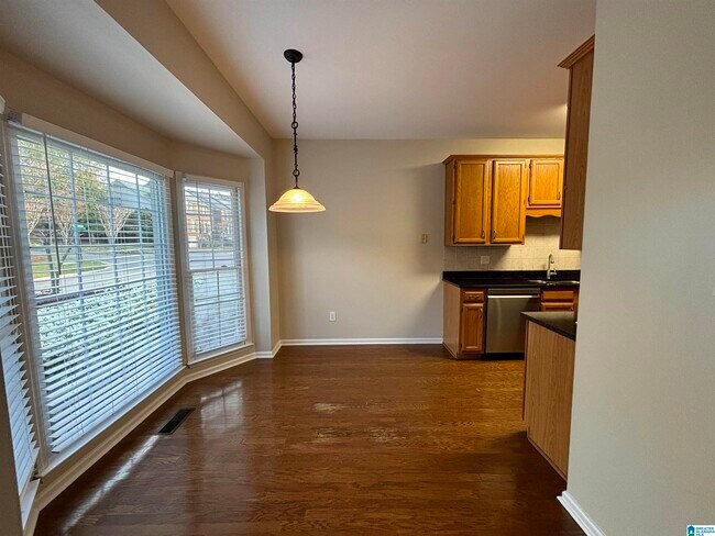 Foto del edificio - 241 Meadow Croft Cir