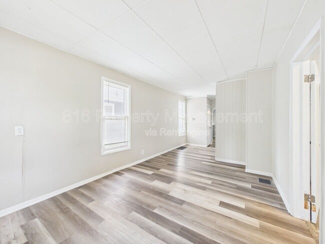 Building Photo - 1222 S 40th St