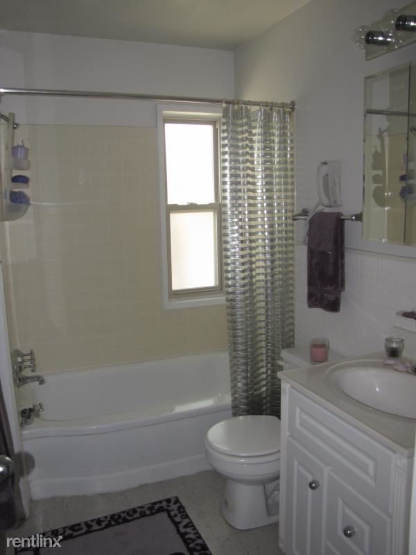 Building Photo - 9560 Greenview Ave