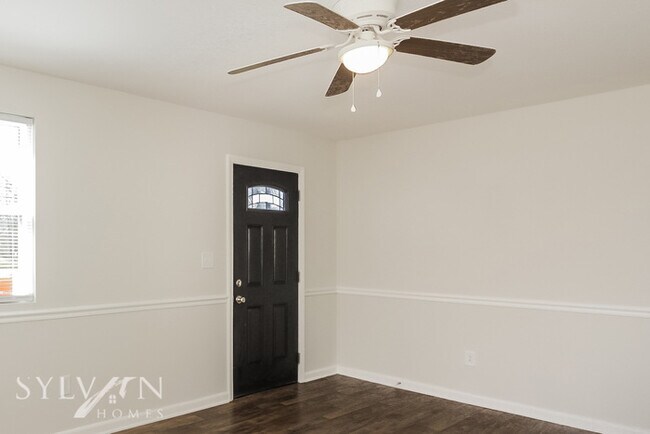 Foto del edificio - Welcome to this charming home!
