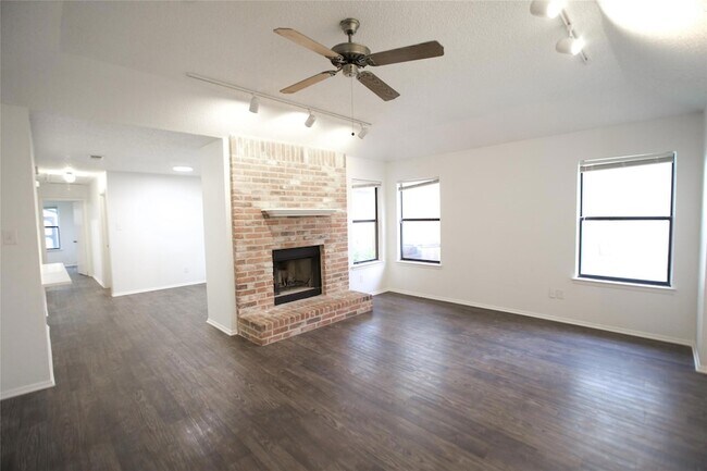Building Photo - 12411 Deer Falls Dr