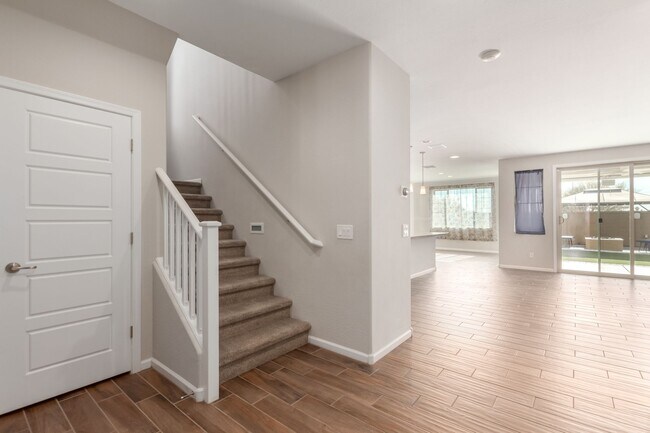 Building Photo - 98 N Bay Dr