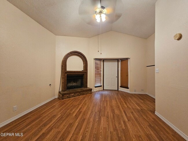 Building Photo - 846 El Arco Dr