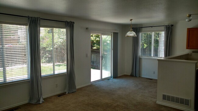 Foto del edificio - 3082 E 106th Pl