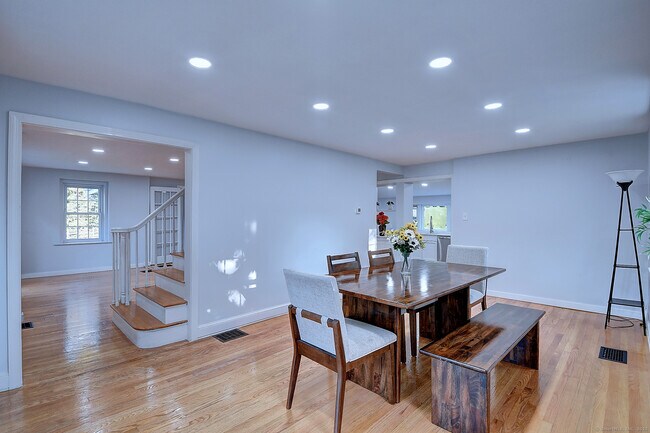 Foto del edificio - 204 Trout Brook Dr