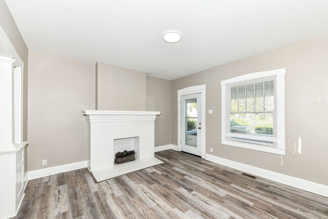 Foto del edificio - 3848-50 North Capitol Avenue