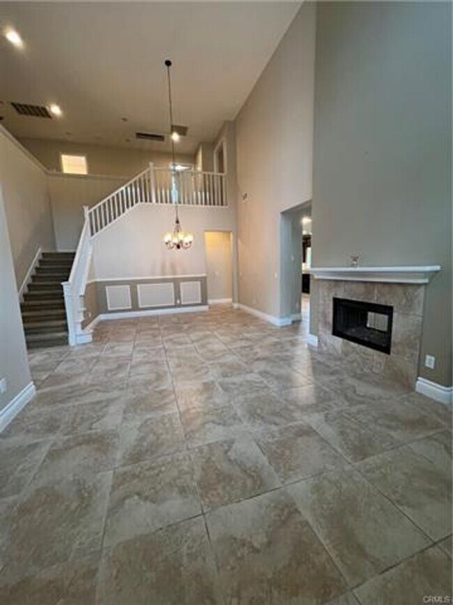 Building Photo - Canyon Hills Home