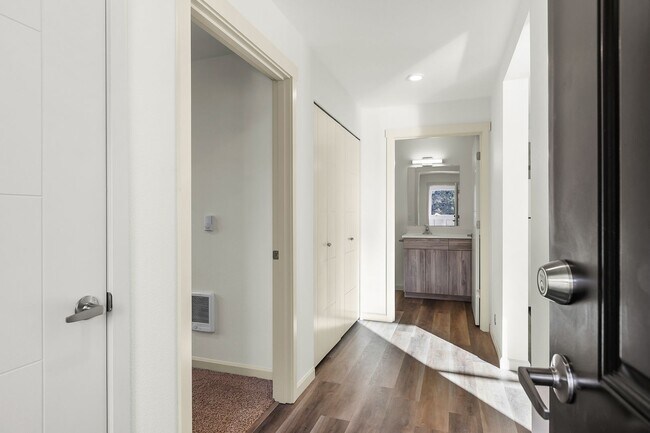 Foto del edificio - Oxbow Flats 1 Bedroom apartments - $500 off first 3 month's rent!