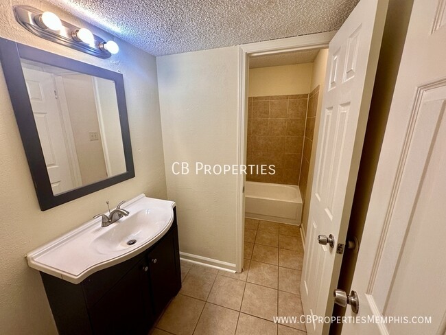 Building Photo - Large Two Story Home!