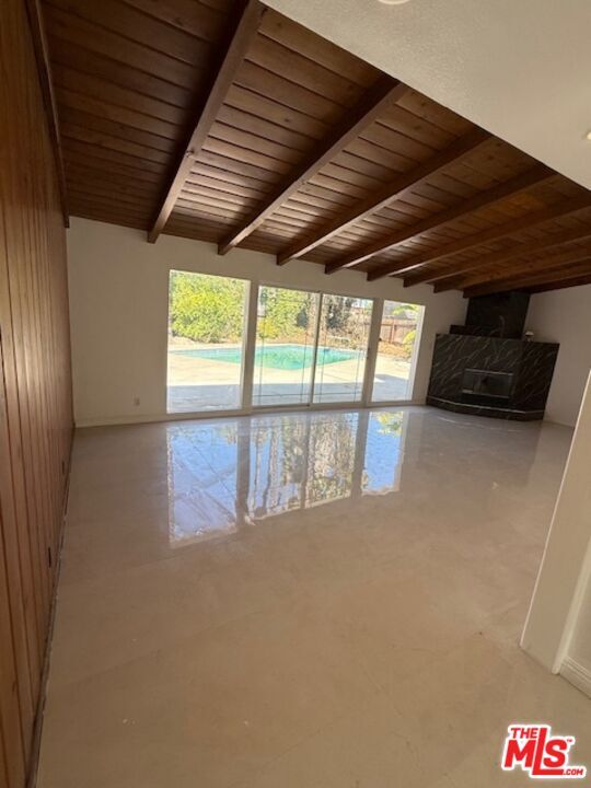 Foto del edificio - 5604 Valley Circle Blvd