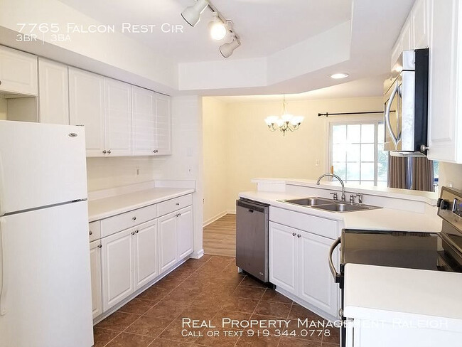 Foto del edificio - Room in Townhome on Falcon Rest Cir