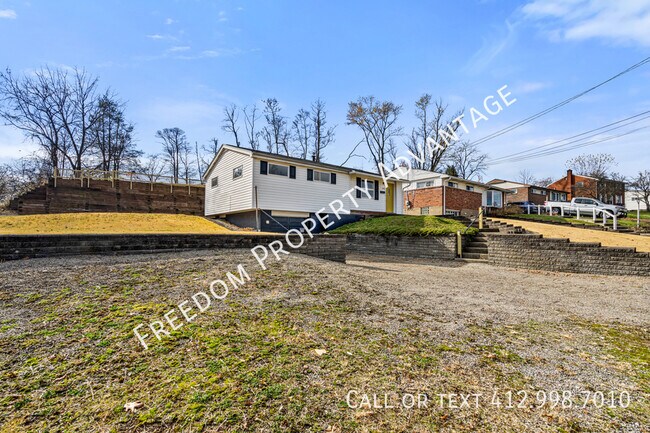 Building Photo - 438 Presque Isle Dr