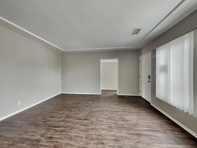 Foto del edificio - 1520 E L St