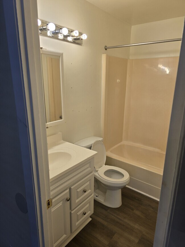 Foto del edificio - 5649 Summit Arch