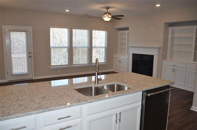 Foto del edificio - 1365 Elderwood Way