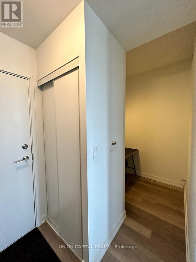 Building Photo - 181 Huron St